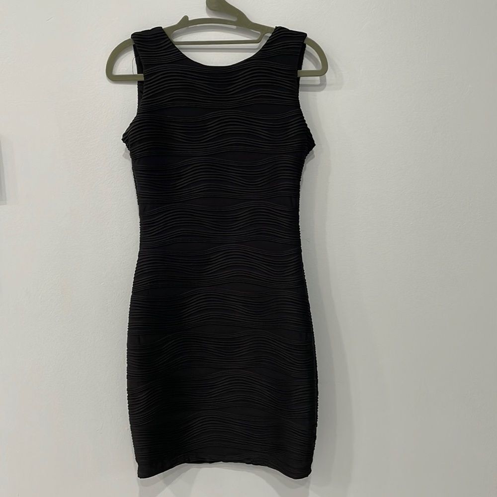 B. Darlin Wome's Black Mini Dress Size S sleeveless Round neck Zip closure
